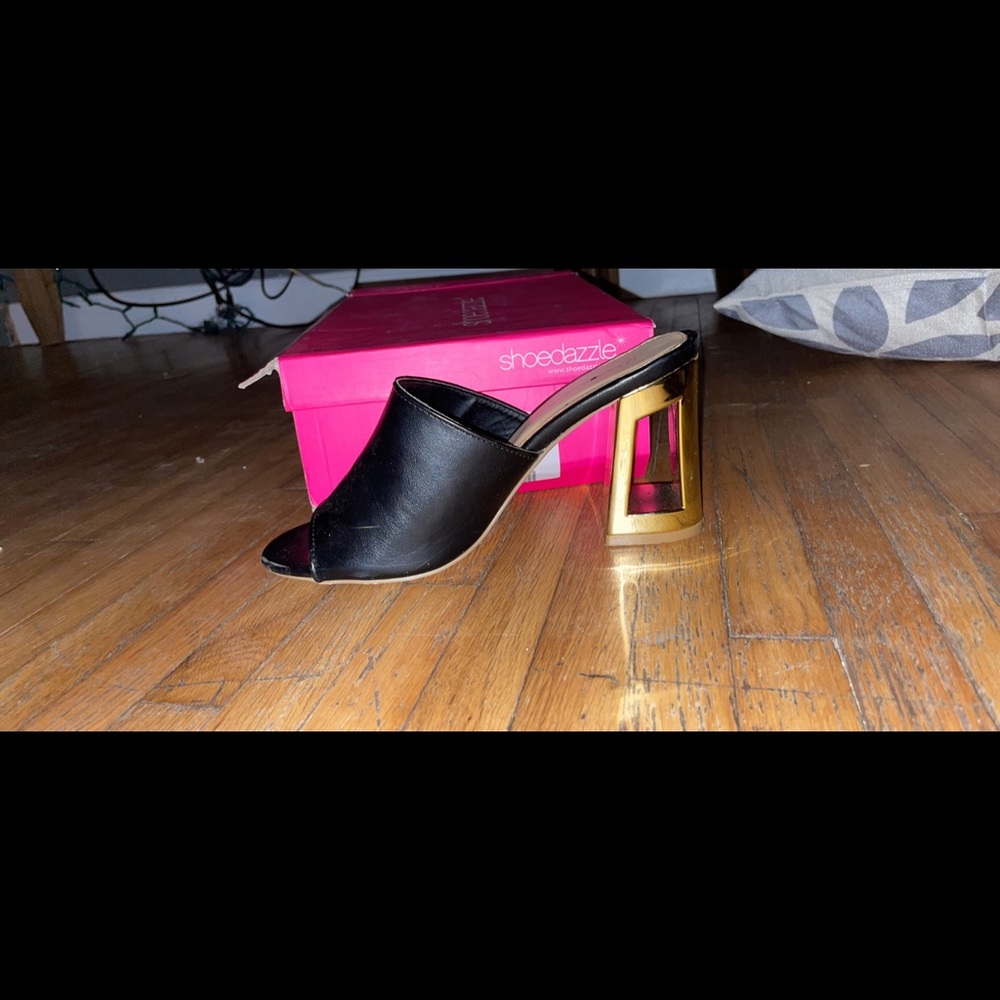 Shoedazzle black and gold heel